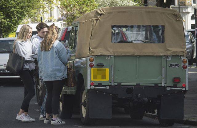 brooklyn-beckham-jeep