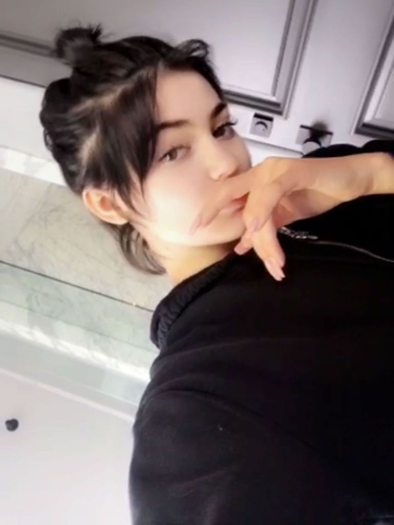 gallery-1494114613-kylie-jenner-1