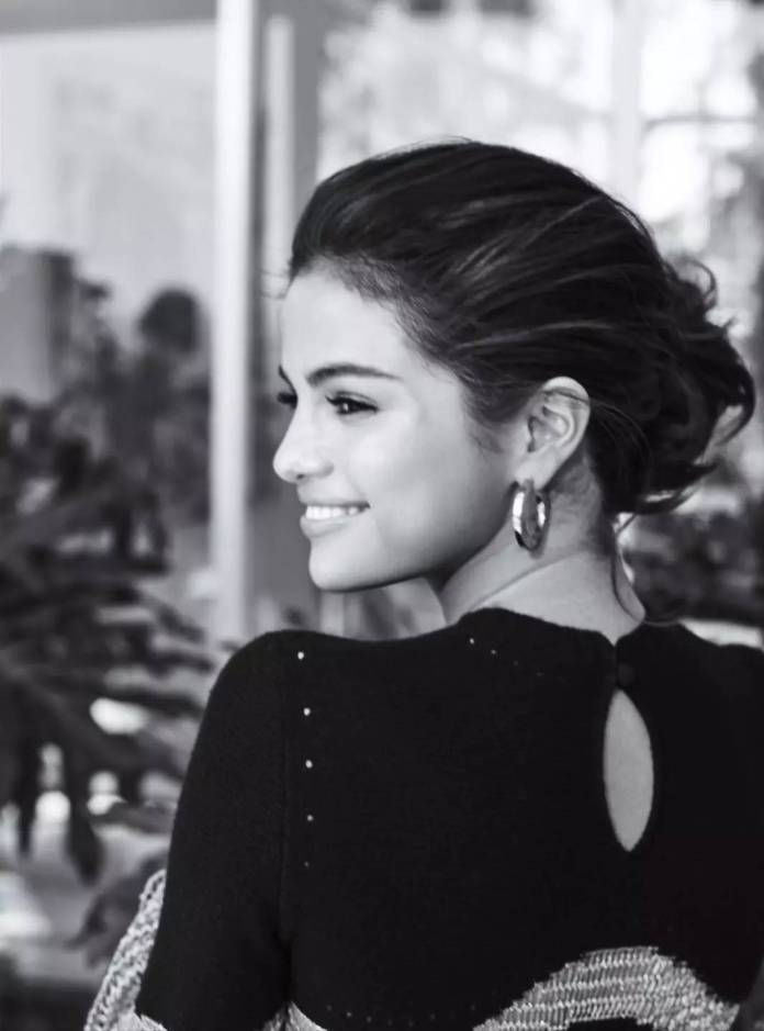 Selena Gomez - InStyle - September 2017 - Hit Channel