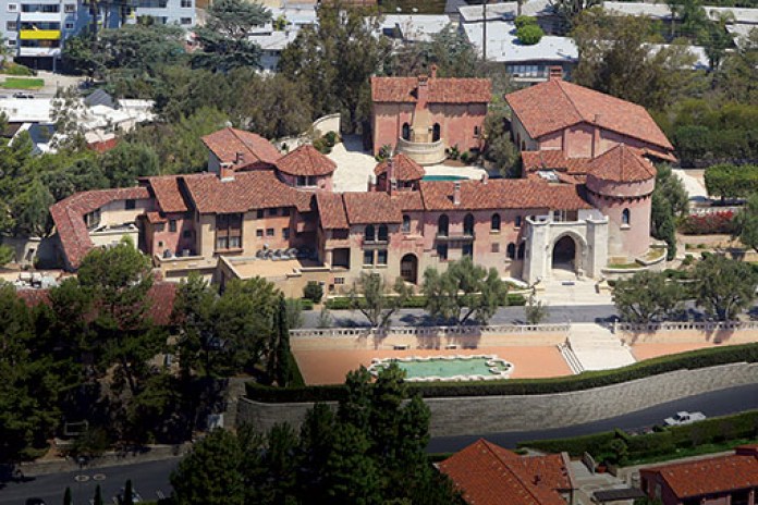 katy-perry-Sisters-of-the-Immaculate-Heart-of-Mary-convent-in-Los-Feliz - Hit Channel
