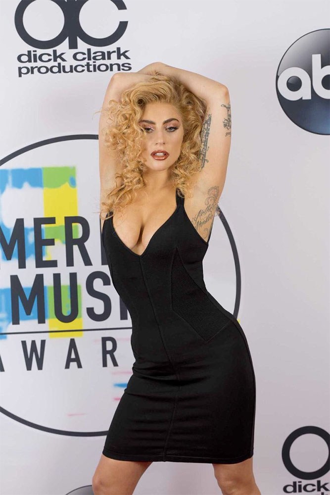 LADY GAGA - RED CARPET - AMERICAN MUSIC AWARDS - AMAs 2017 - Hit Channel