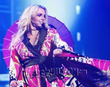 britney-spears-dress-rehear__oPt