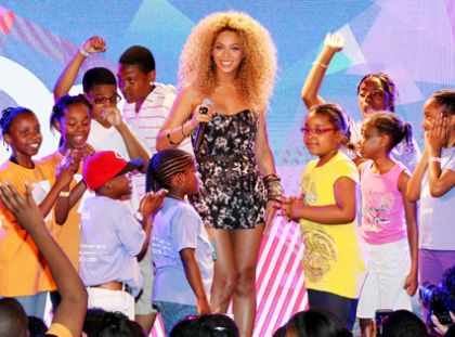 425.beyonce.ls.063011