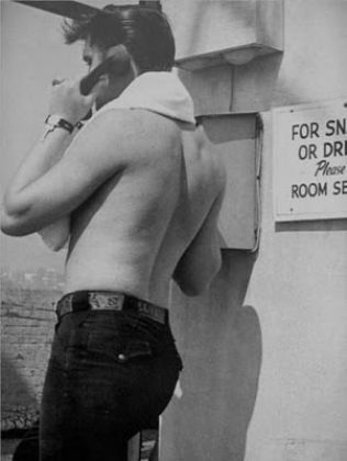 Elvis_Presley_2