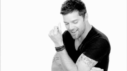 Ricky Martin - The Best Thing About Me Is You - Mero.mp4 snapshot 00.37 2011.01.12 08.25.11