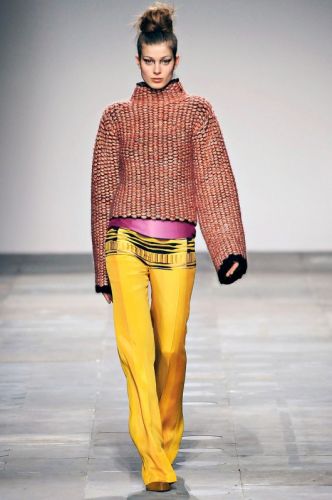 mary-katrantzou-rtw-fw2012-runway-12 104900358022-530x797