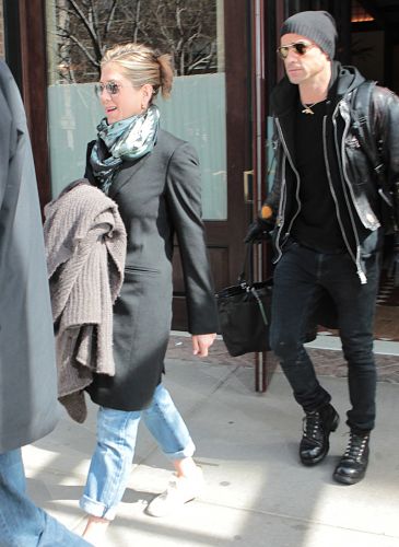 FFN Aniston_Jennifer_INI_031012_8858381