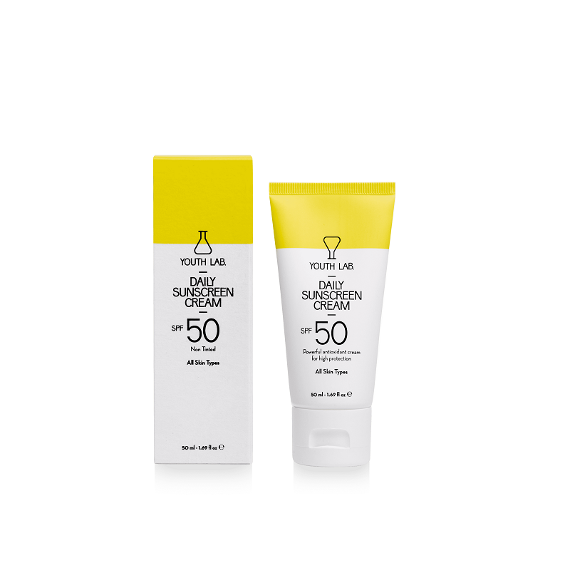  Youth Lab. Daily Sunscreen Gel Cream SPF50.
Αντηλιακή κρέμα προσώπου χωρίς χρώμα, που προσφέρει υψηλή αντιοξειδωτική, αντιφλεγμονώδη και προστατευτική δράση έναντι στη UVA, UVB & IR
υπέρυθρη ακτινοβολία