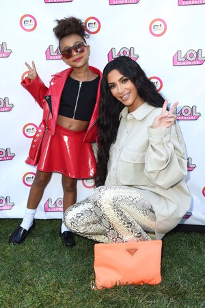 North West
Εξέπληξαν άπαντες. Η Kris jenner υποστηρίζει πως η Kim ήθελε ένα πολύ δυναμικό όνομα και για αυτό το λόγο διάλεξε το North. 