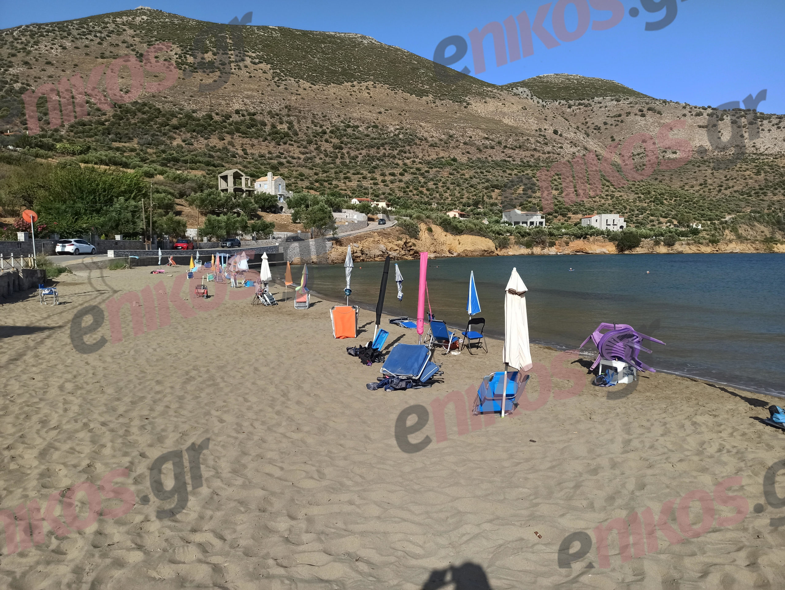 Παραλία Μάνη ξαπλώστρες