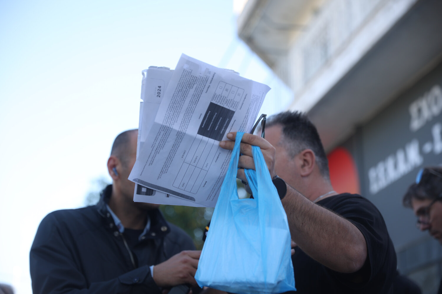 Οι πλημμυροπαθείς καίνε τα εκκαθαριστικά του ΕΝΦΙΑ