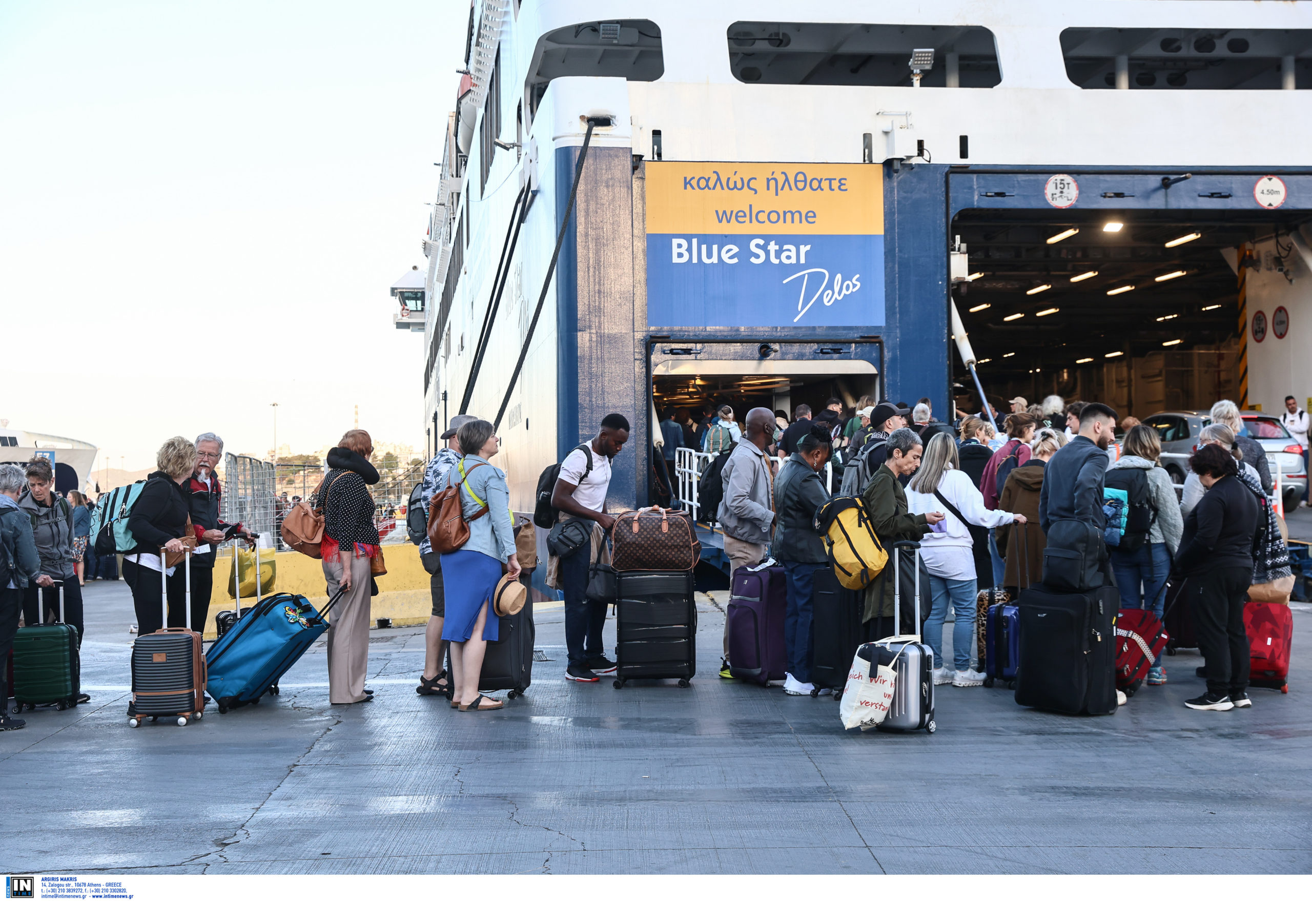 Αυξημένη κίνηση στο λιμάνι Πειραιά
