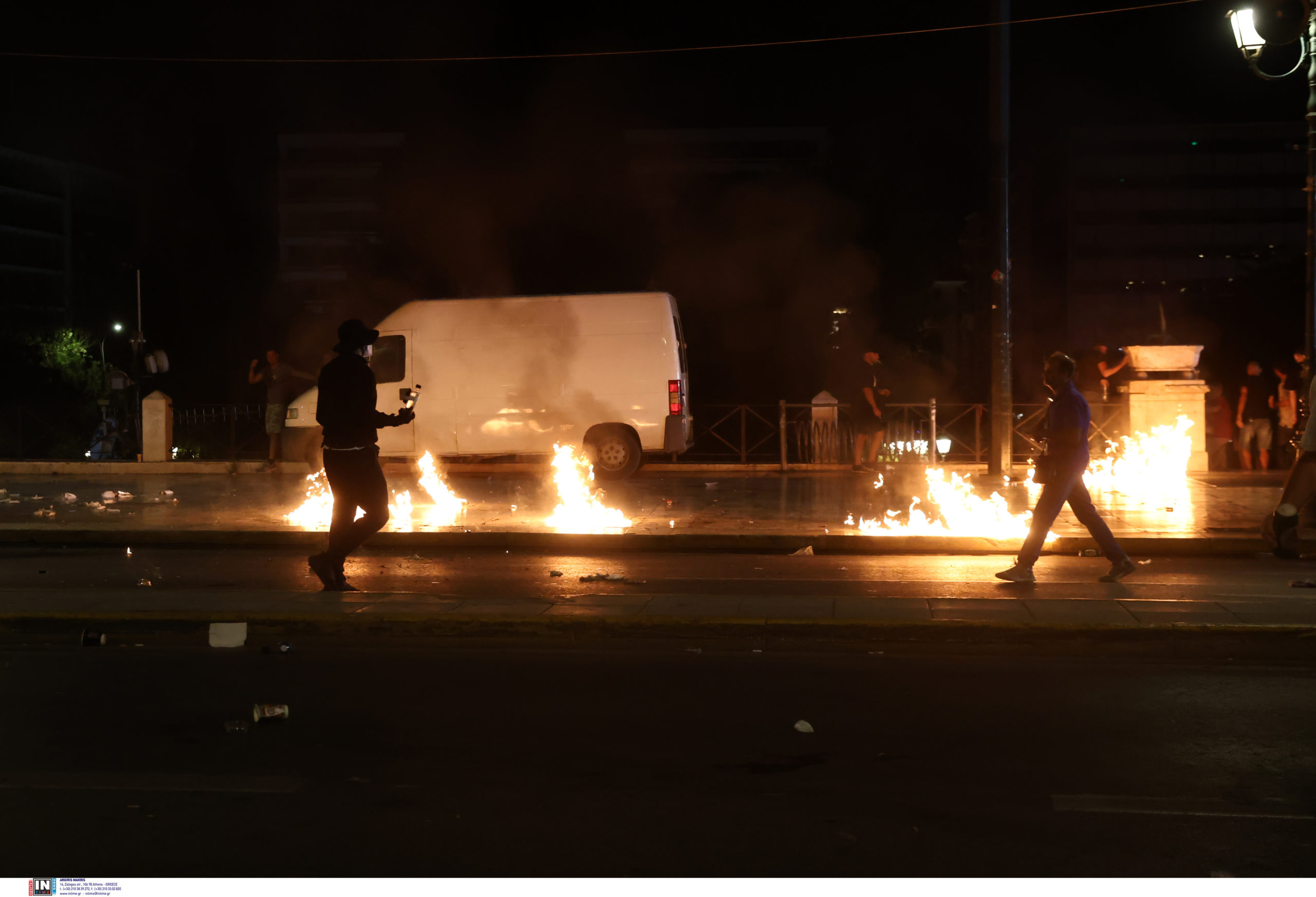 Σύνταγμα, Τέμπη, Επεισόδια