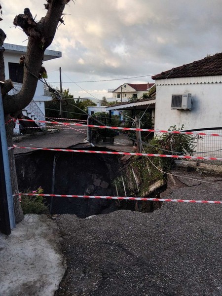 Αιτωλοακαρνανία, Φυτείες, κρατήρας