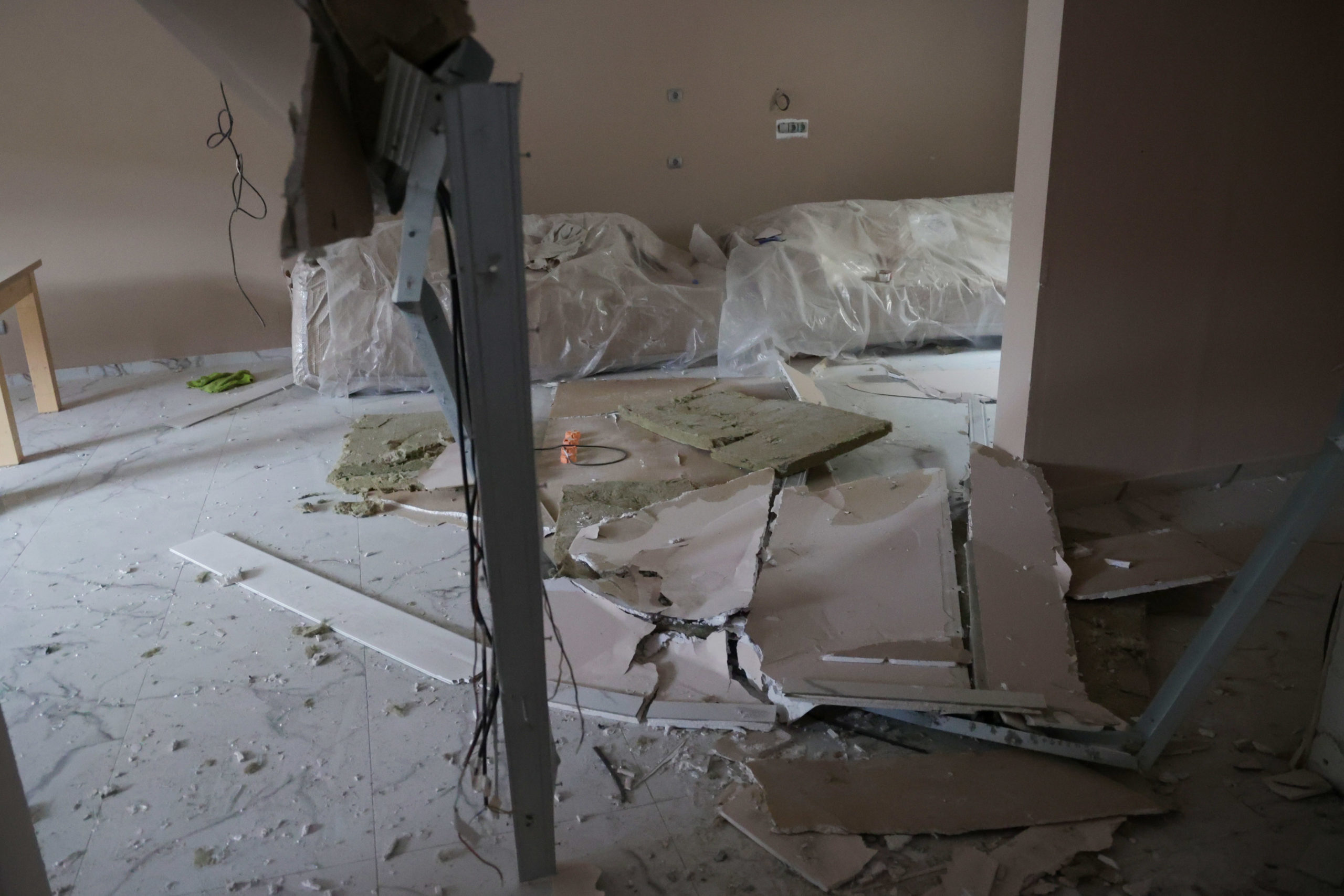 Το σπίτι του χτιζόταν... στη λάθος πλευρά του χωριού και η έκρηξη