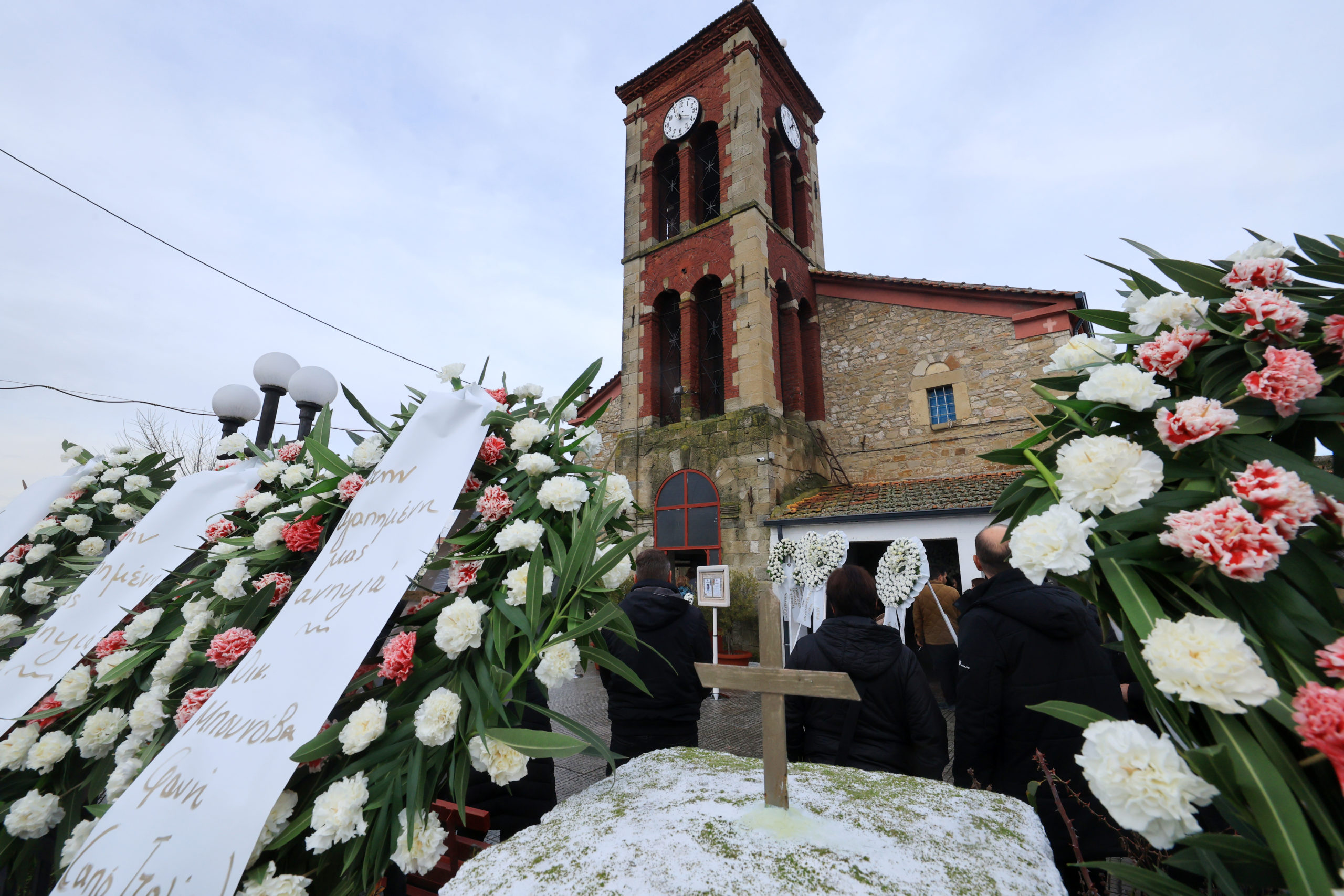 κηδεία, Αγάπη, Τρίκαλα, Βιολάντα, έκρηξη