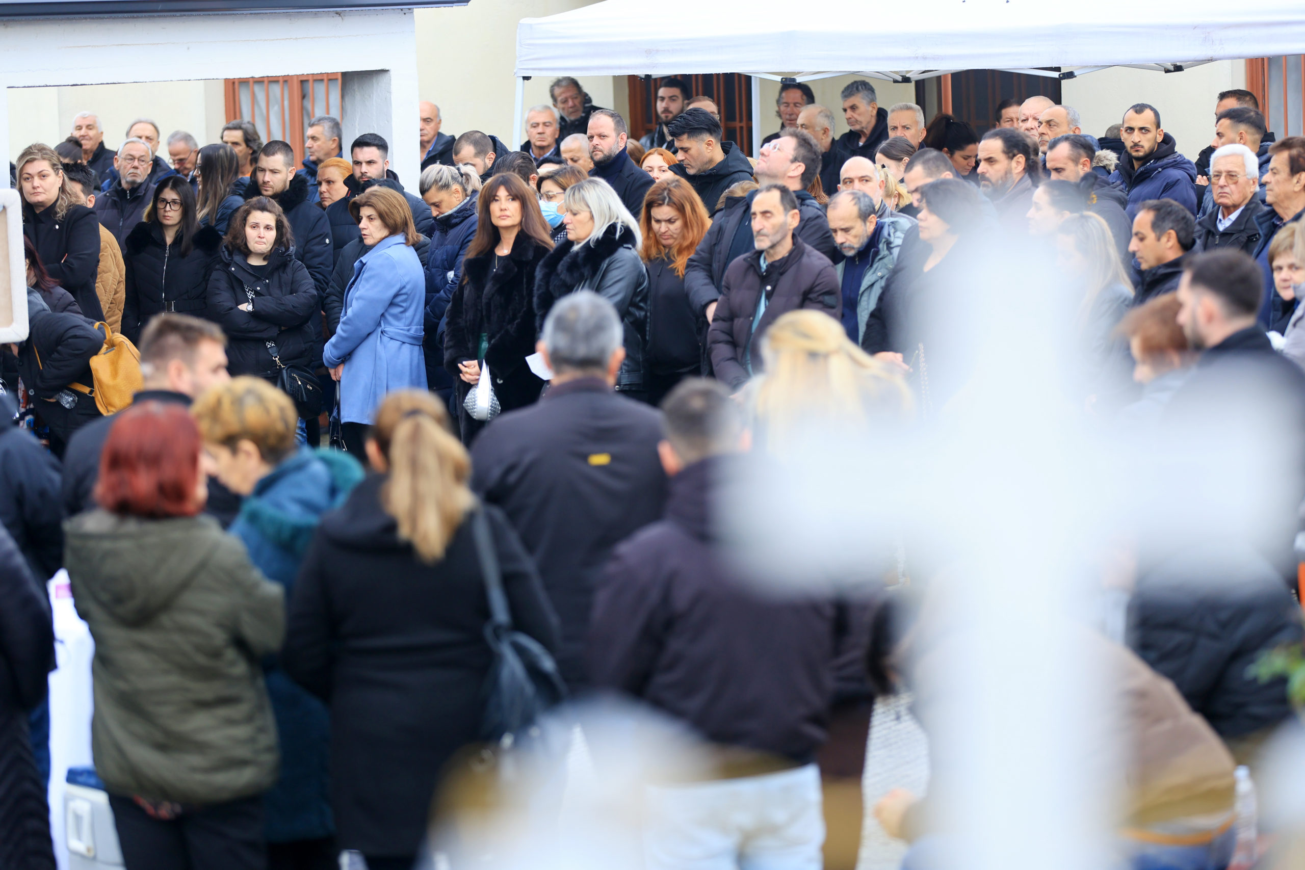 κηδεία, Αγάπη, Τρίκαλα, Βιολάντα, έκρηξη