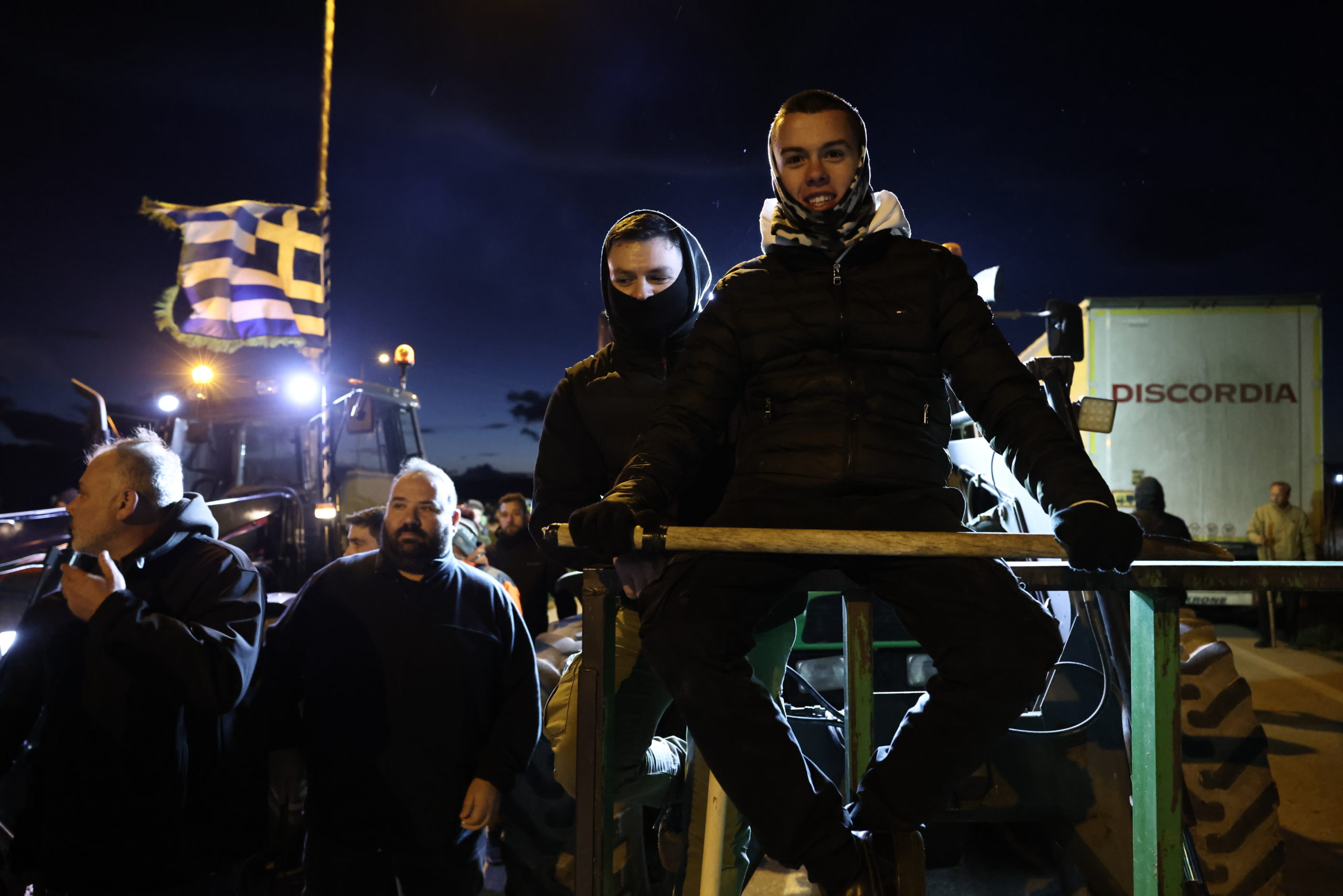 Θήβα, Αγρότες, μπλόκο, ένταση, φωτιά