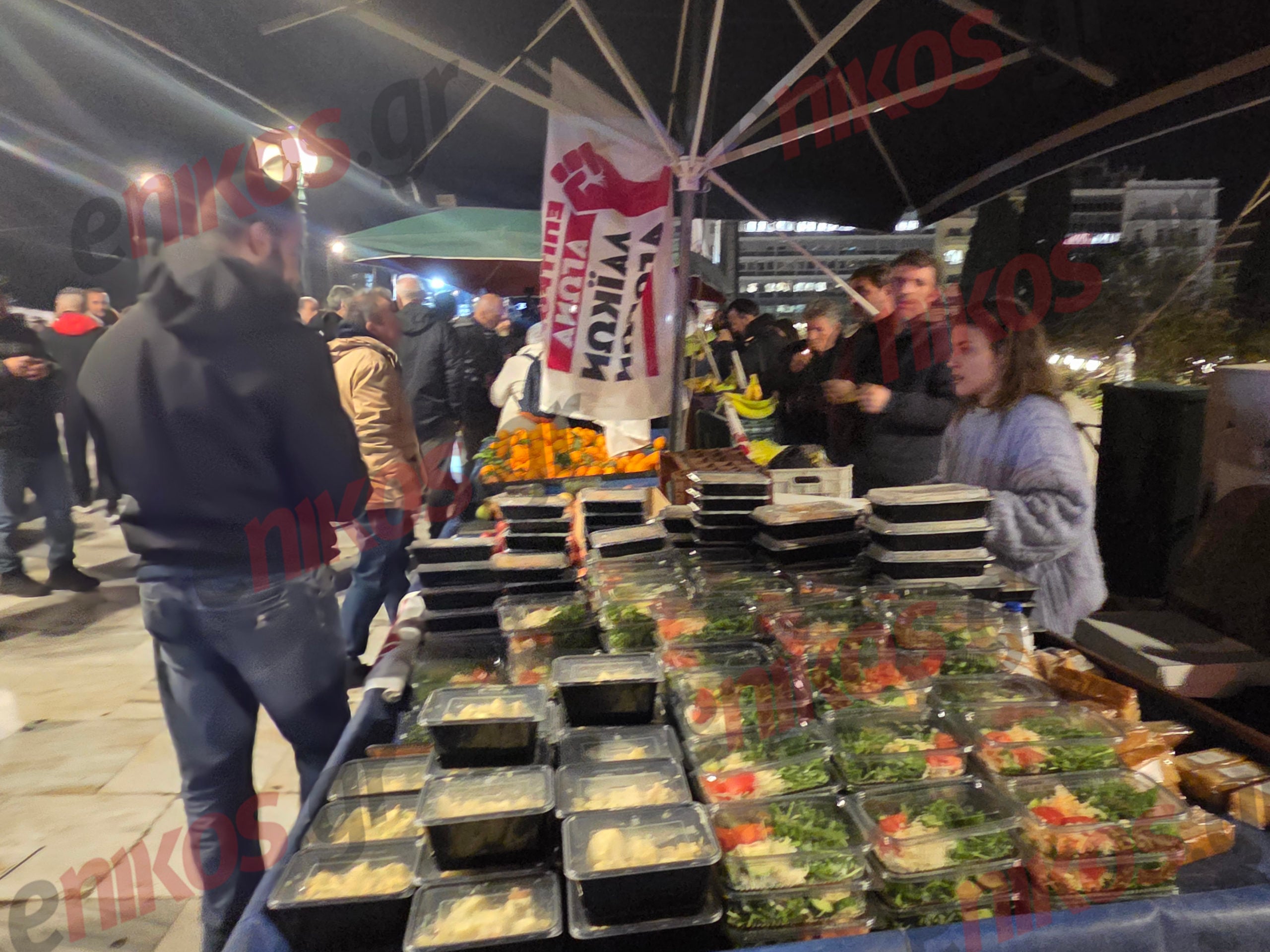 Αγρότες, τρακτέρ, Σύνταγμα, Προβατίνα, φρούτα και σαλάτες