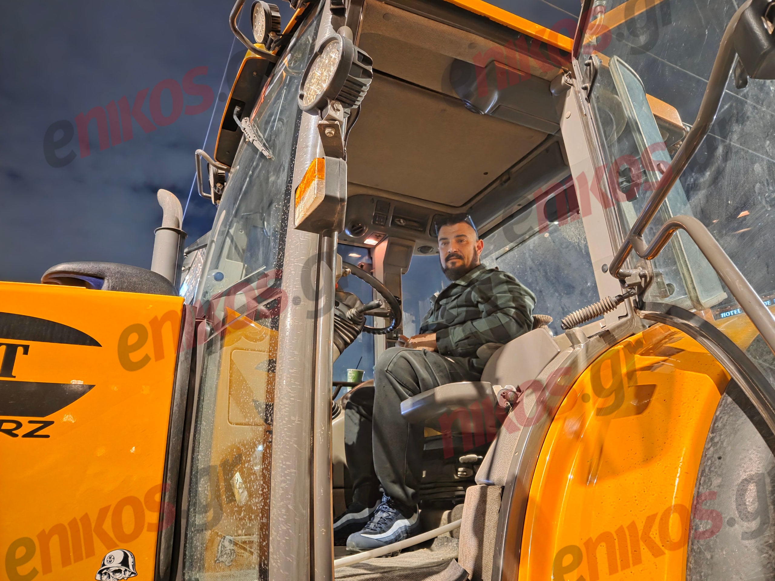 Αγρότες, τρακτέρ, Σύνταγμα, Θέμης Λέκκας