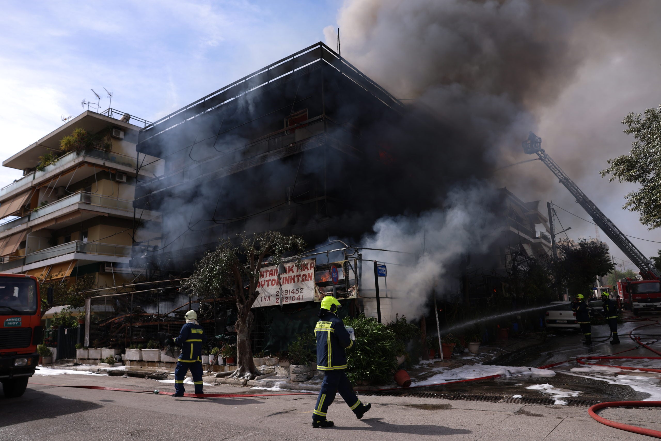 Φωτιά σε επαγγελματικό χώρο στο Ίλιον