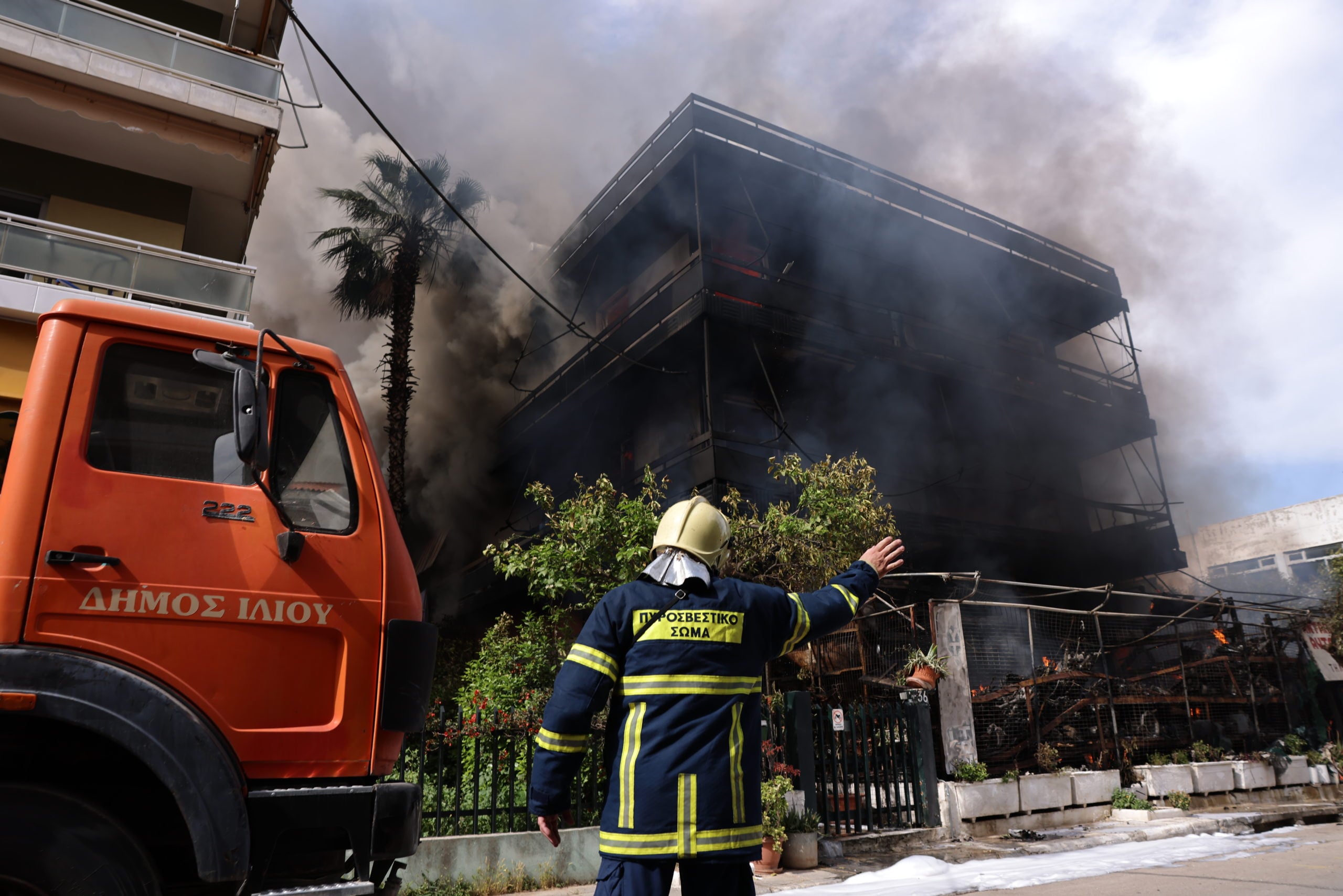 Φωτιά σε επαγγελματικό χώρο στο Ίλιον