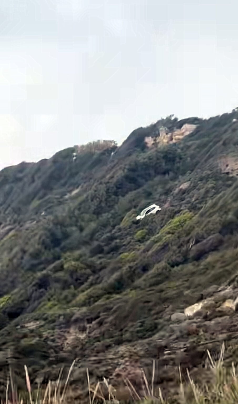 ρόδος προσπάθησε να ρίξει τη γυναίκα του στον γκρεμό