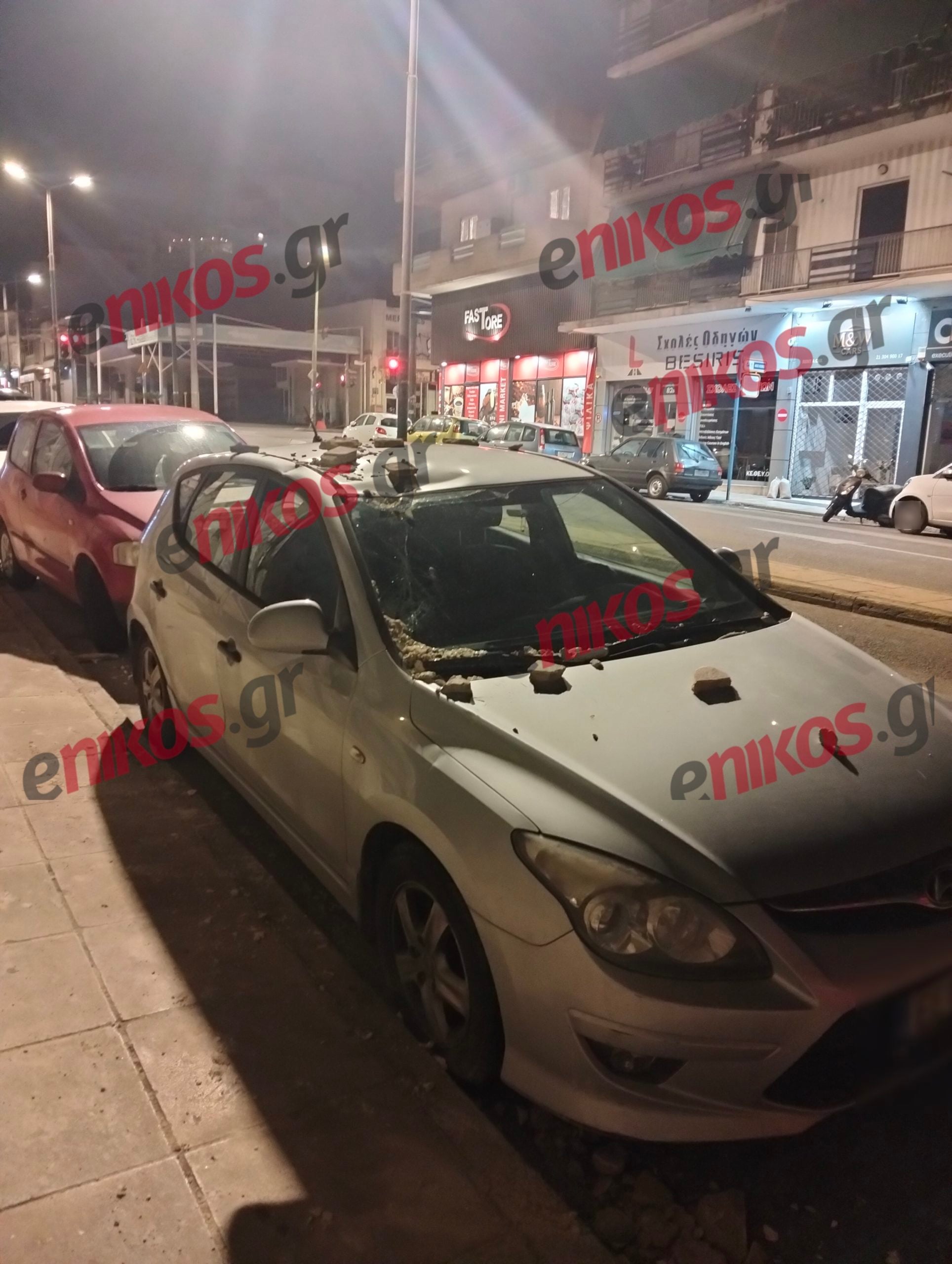 Νέος Κόσμος πτώση μπαλκόνι