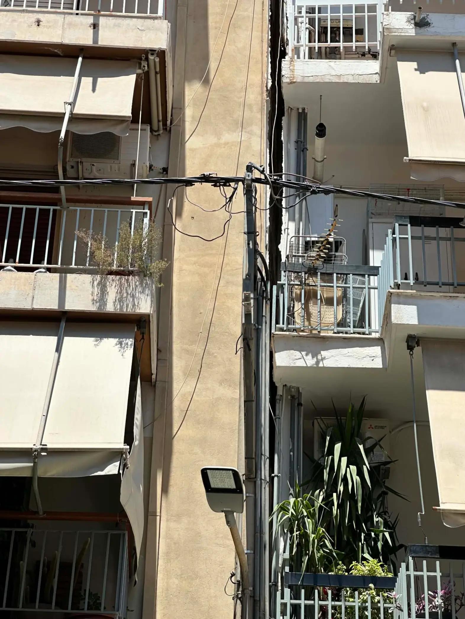 Πετράλωνα, κατάρρευση πολυκατοικίας, καρέ καρέ