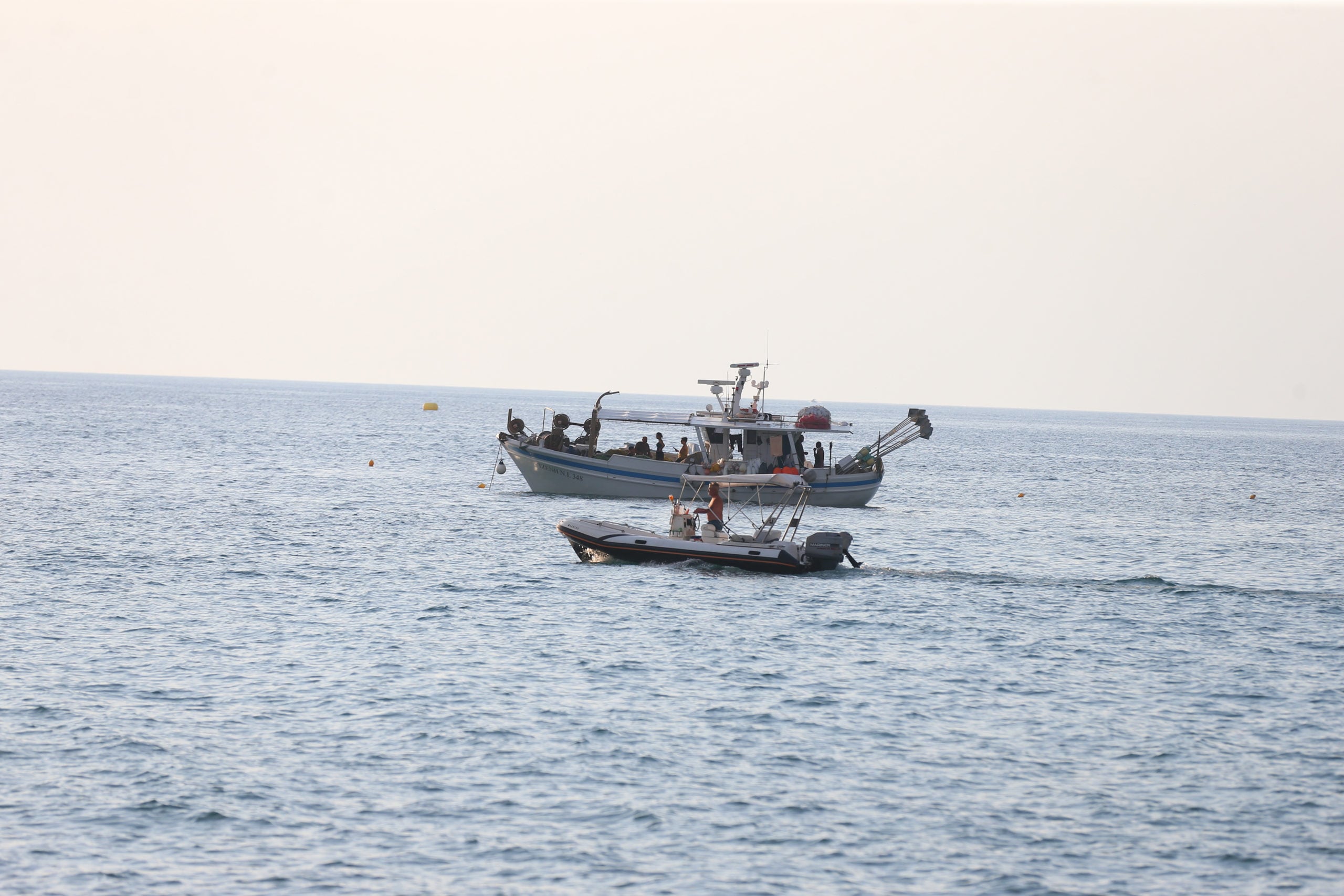 Φωτιά, Χαλκιδική, απομάκρυνση δια θαλάσσης