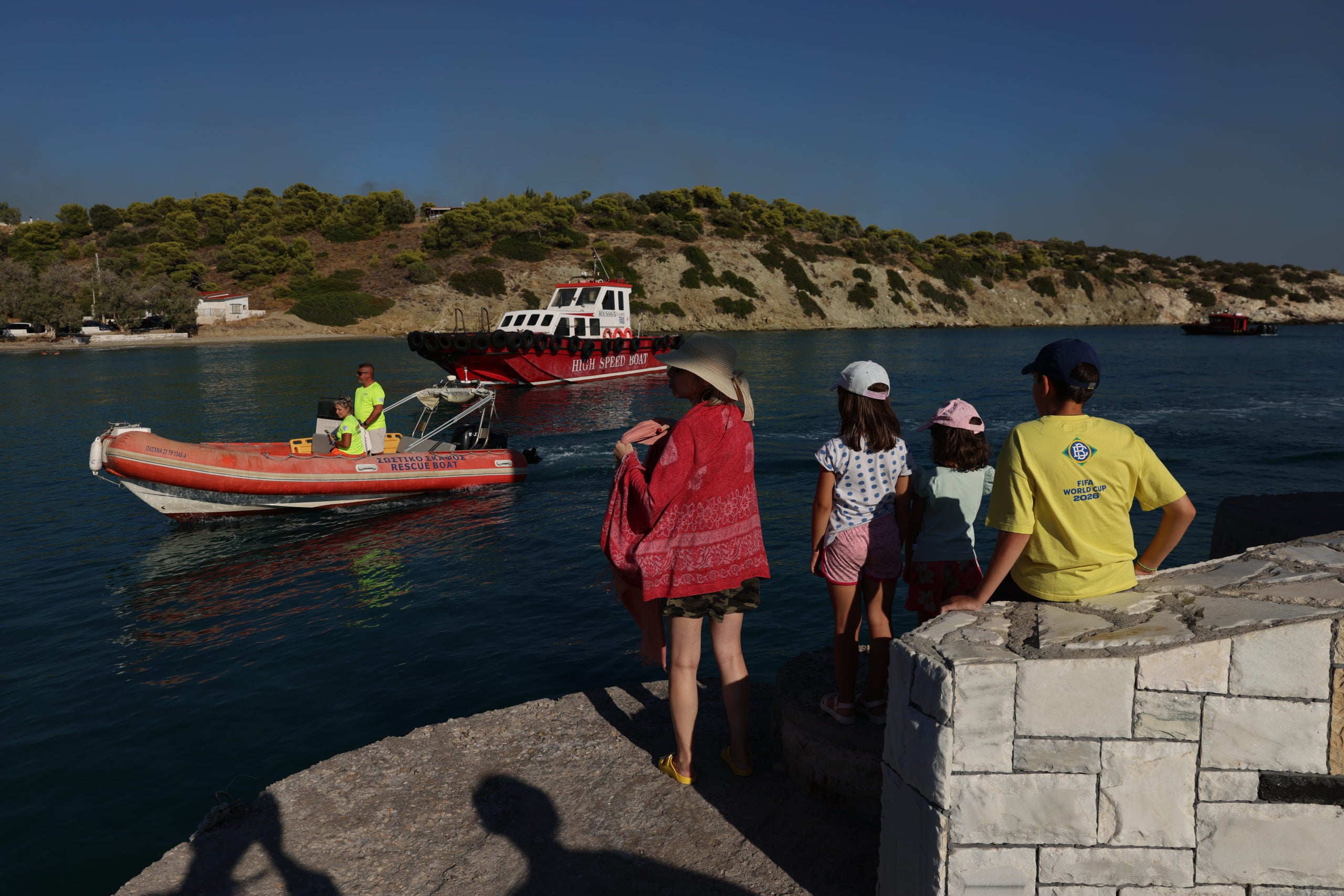 Σαλαμίνα, Φωτιές, απεγκλωβισμένοι, Σατερλί, Κολώνες