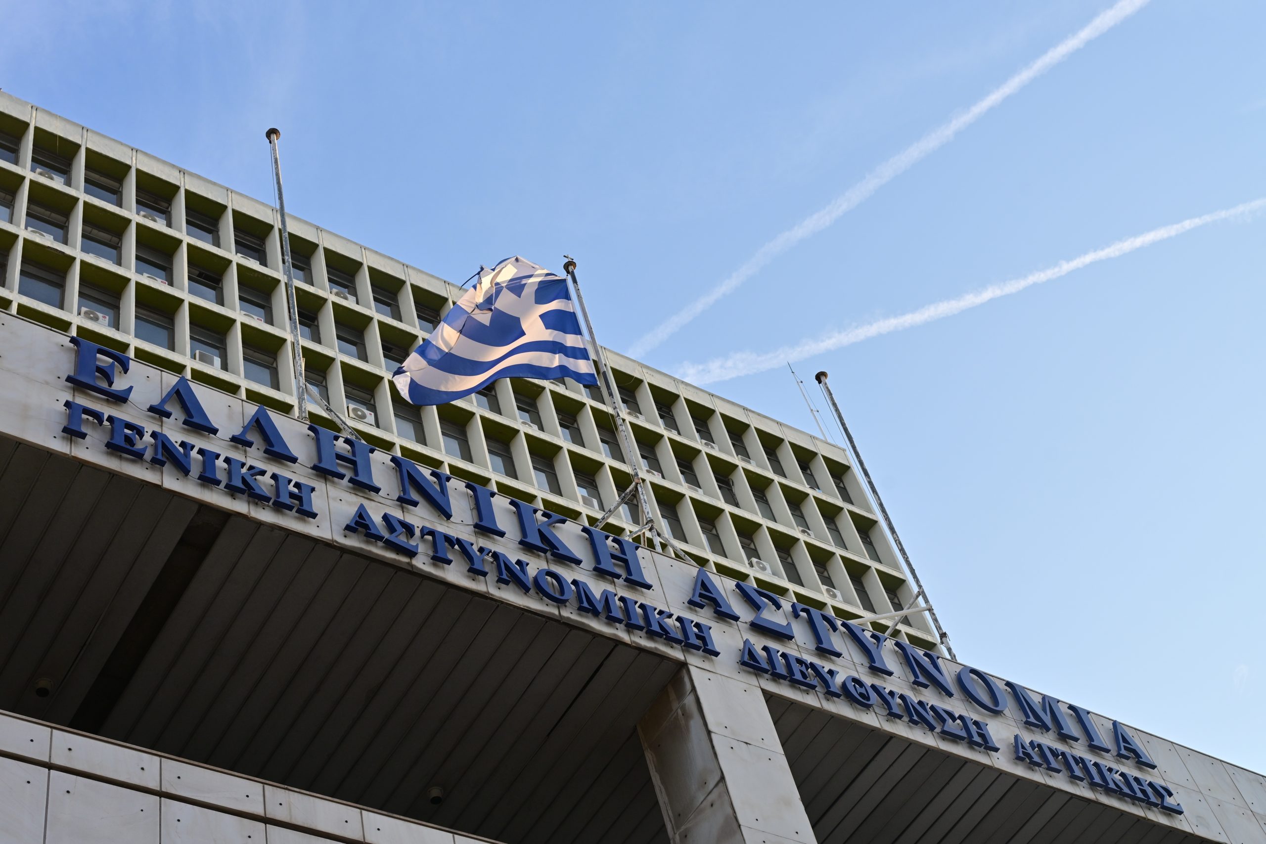 ΕΥΕΛΠΙΔΩΝ - ΜΕΤΑΓΩΓΗ ΣΤΟΝ ΑΝΑΚΡΙΤΗ ΤΟΥ ΠΡΟΕΔΡΟΥ ΤΟΥ ΛΑΟΣ ΚΑΙ ΤΗΛΕΠΑΡΟΥΣΙΑΣΤΗ ΦΙΛΙΠΠΟΥ ΚΑΜΠΟΥΡΗ ΤΗΣ ΣΥΖΥΓΟΥ ΤΟΥ ΑΝΝΑΣ ΣΥΝΟΥΛΗ ΚΑΙ ΤΩΝ ΥΠΟΛΟΙΠΩΝ ΜΕΛΩΝ ΤΗΣ ΕΓΚΛΗΜΑΤΙΚΗΣ ΟΡΓΑΝΩΣΗΣ ΓΙΑ ΑΠΑΤΗ ΣΕ ΒΑΡΟΣ ΤΟΥ ΕΦΚΑ