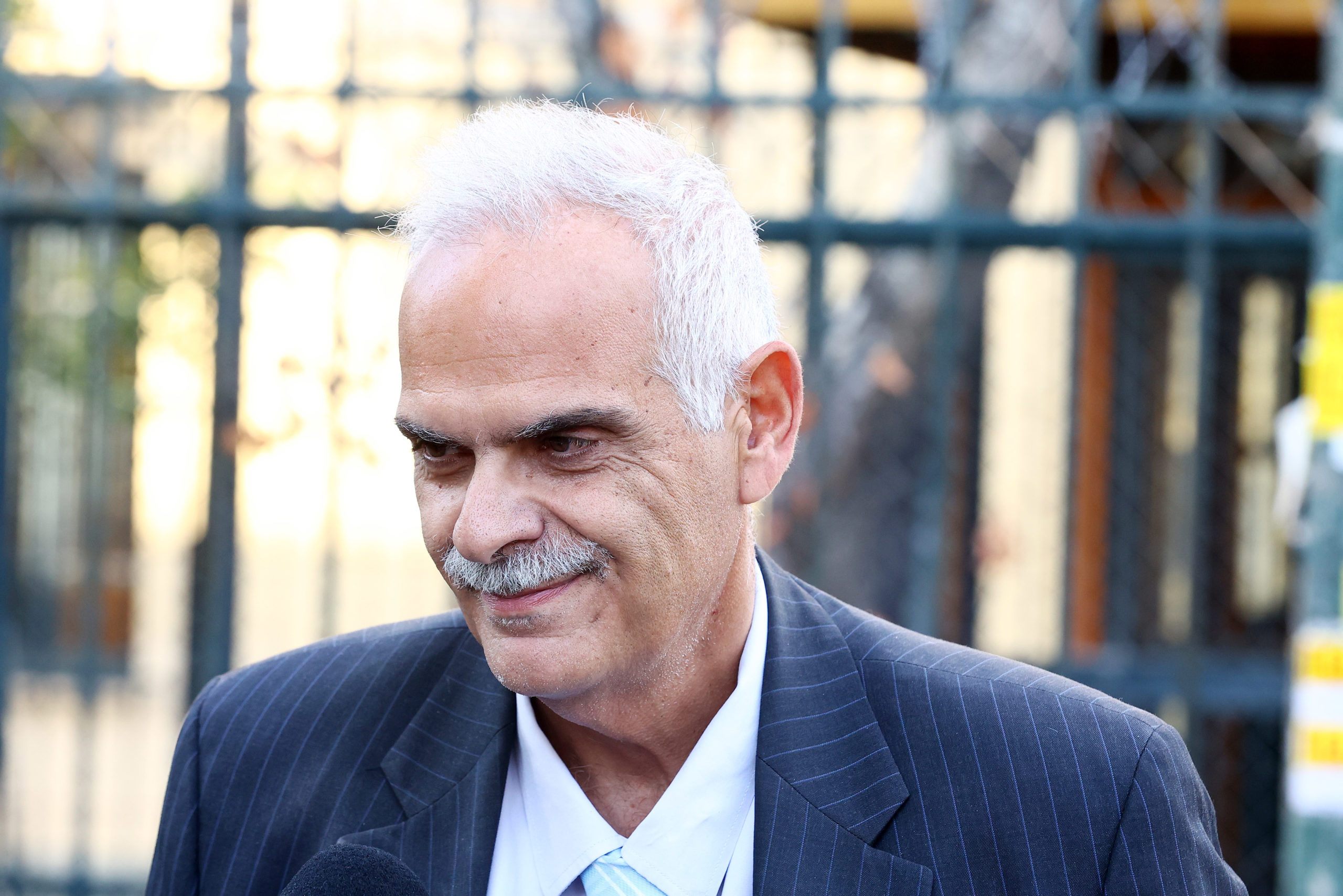 ΕΥΕΛΠΙΔΩΝ - ΜΕΤΑΓΩΓΗ ΣΤΟΝ ΑΝΑΚΡΙΤΗ ΤΟΥ ΠΡΟΕΔΡΟΥ ΤΟΥ ΛΑΟΣ ΚΑΙ ΤΗΛΕΠΑΡΟΥΣΙΑΣΤΗ ΦΙΛΙΠΠΟΥ ΚΑΜΠΟΥΡΗ ΤΗΣ ΣΥΖΥΓΟΥ ΤΟΥ ΑΝΝΑΣ ΣΥΝΟΥΛΗ ΚΑΙ ΤΩΝ ΥΠΟΛΟΙΠΩΝ ΜΕΛΩΝ ΤΗΣ ΕΓΚΛΗΜΑΤΙΚΗΣ ΟΡΓΑΝΩΣΗΣ ΓΙΑ ΑΠΑΤΗ ΣΕ ΒΑΡΟΣ ΤΟΥ ΕΦΚΑ