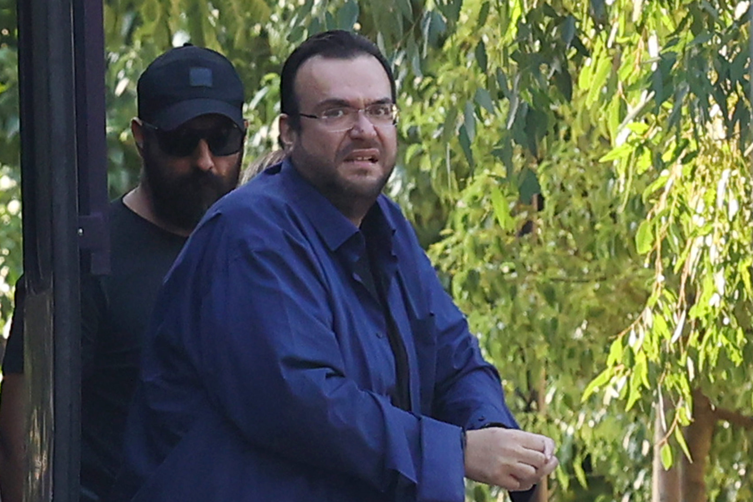 ΕΥΕΛΠΙΔΩΝ - ΜΕΤΑΓΩΓΗ ΣΤΟΝ ΑΝΑΚΡΙΤΗ ΤΟΥ ΠΡΟΕΔΡΟΥ ΤΟΥ ΛΑΟΣ ΚΑΙ ΤΗΛΕΠΑΡΟΥΣΙΑΣΤΗ ΦΙΛΙΠΠΟΥ ΚΑΜΠΟΥΡΗ ΤΗΣ ΣΥΖΥΓΟΥ ΤΟΥ ΑΝΝΑΣ ΣΥΝΟΥΛΗ ΚΑΙ ΤΩΝ ΥΠΟΛΟΙΠΩΝ ΜΕΛΩΝ ΤΗΣ ΕΓΚΛΗΜΑΤΙΚΗΣ ΟΡΓΑΝΩΣΗΣ ΓΙΑ ΑΠΑΤΗ ΣΕ ΒΑΡΟΣ ΤΟΥ ΕΦΚΑ