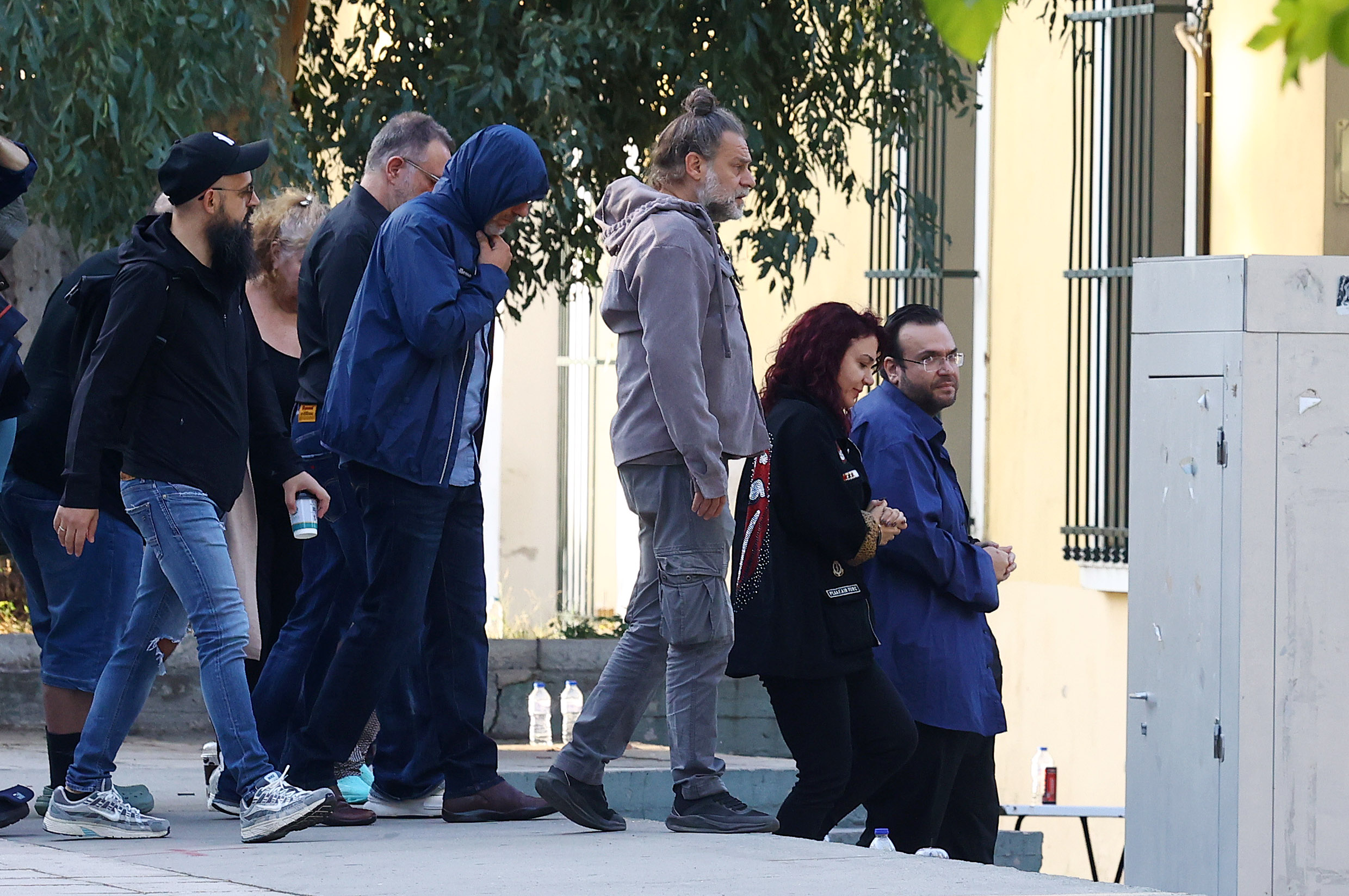 ΕΥΕΛΠΙΔΩΝ - ΜΕΤΑΓΩΓΗ ΣΤΟΝ ΑΝΑΚΡΙΤΗ ΤΟΥ ΠΡΟΕΔΡΟΥ ΤΟΥ ΛΑΟΣ ΚΑΙ ΤΗΛΕΠΑΡΟΥΣΙΑΣΤΗ ΦΙΛΙΠΠΟΥ ΚΑΜΠΟΥΡΗ ΤΗΣ ΣΥΖΥΓΟΥ ΤΟΥ ΑΝΝΑΣ ΣΥΝΟΥΛΗ ΚΑΙ ΤΩΝ ΥΠΟΛΟΙΠΩΝ ΜΕΛΩΝ ΤΗΣ ΕΓΚΛΗΜΑΤΙΚΗΣ ΟΡΓΑΝΩΣΗΣ ΓΙΑ ΑΠΑΤΗ ΣΕ ΒΑΡΟΣ ΤΟΥ ΕΦΚΑ