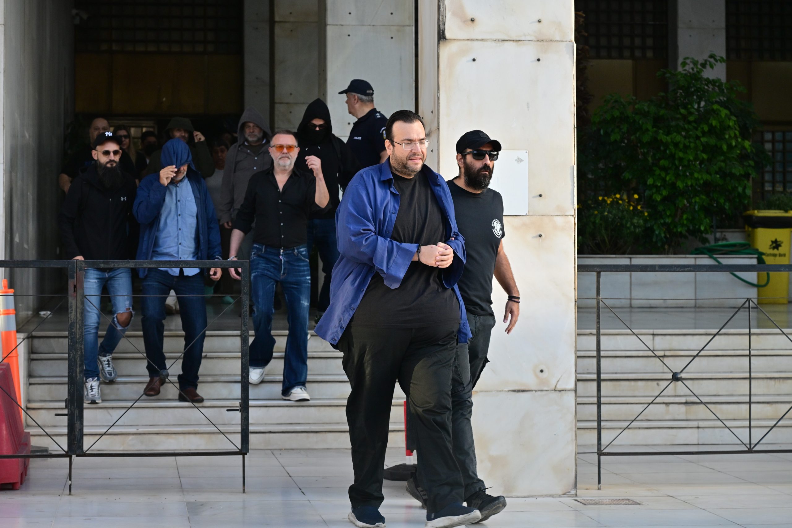 ΕΥΕΛΠΙΔΩΝ - ΜΕΤΑΓΩΓΗ ΣΤΟΝ ΑΝΑΚΡΙΤΗ ΤΟΥ ΠΡΟΕΔΡΟΥ ΤΟΥ ΛΑΟΣ ΚΑΙ ΤΗΛΕΠΑΡΟΥΣΙΑΣΤΗ ΦΙΛΙΠΠΟΥ ΚΑΜΠΟΥΡΗ ΤΗΣ ΣΥΖΥΓΟΥ ΤΟΥ ΑΝΝΑΣ ΣΥΝΟΥΛΗ ΚΑΙ ΤΩΝ ΥΠΟΛΟΙΠΩΝ ΜΕΛΩΝ ΤΗΣ ΕΓΚΛΗΜΑΤΙΚΗΣ ΟΡΓΑΝΩΣΗΣ ΓΙΑ ΑΠΑΤΗ ΣΕ ΒΑΡΟΣ ΤΟΥ ΕΦΚΑ
